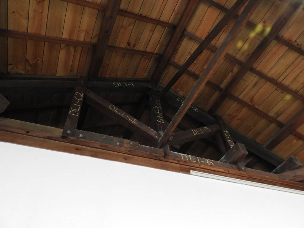 北投梅庭的圖片：屋上的木衍樑