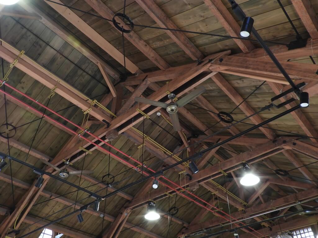新北投車站的圖片：屋上的木衍樑