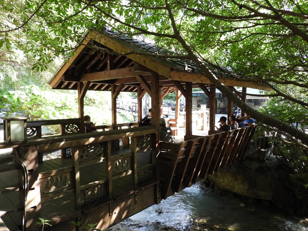 北投公園的圖片：跨溪水的木棧橋（123656384）