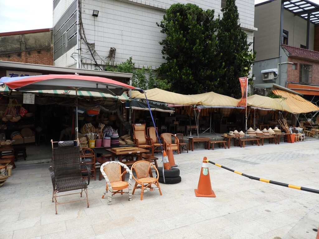 湖口老街的圖片：商家販售的藤椅