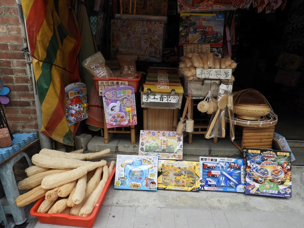 湖口老街的圖片：菜瓜布、玩具、手工香皂