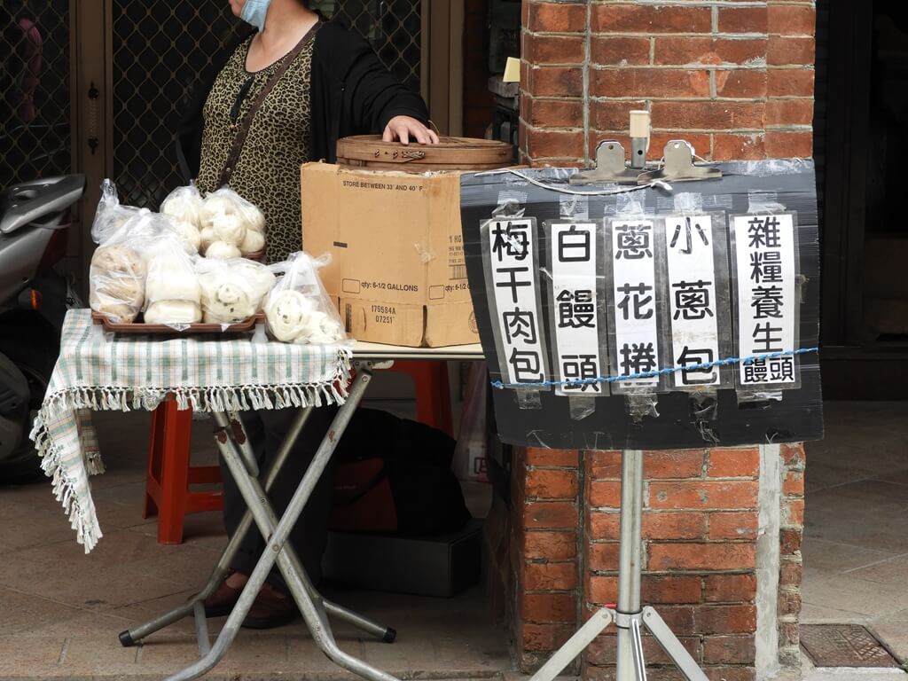 湖口老街的圖片：梅干肉包、白饅頭、蔥花捲、小蔥包、雜糧養生饅頭