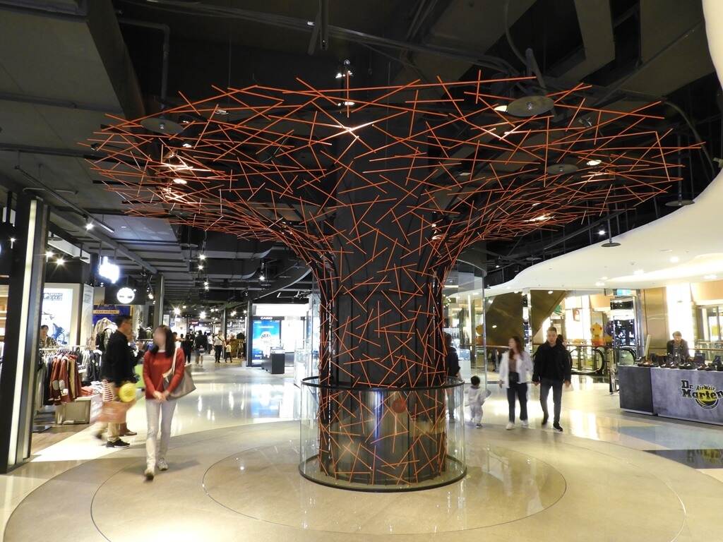 大江購物中心 MetroWalk的圖片：造型樹造景