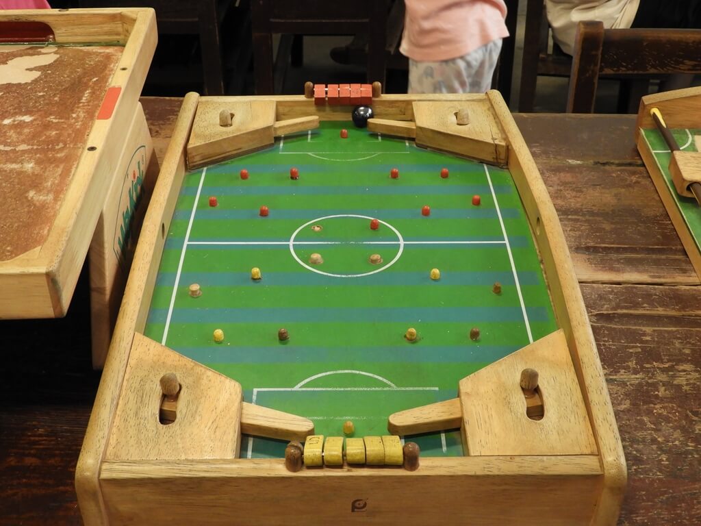 臺灣玩具博物館的圖片：木製足球模擬遊戲