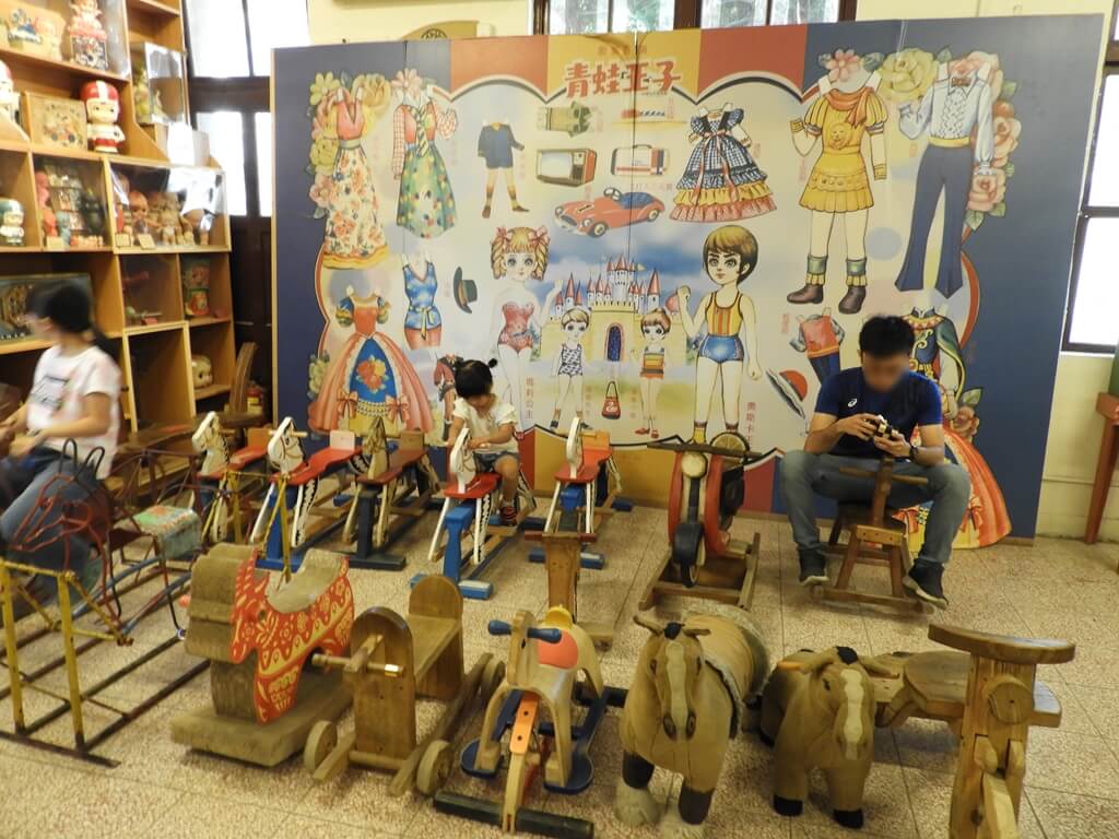 臺灣玩具博物館的圖片：很多的搖搖馬