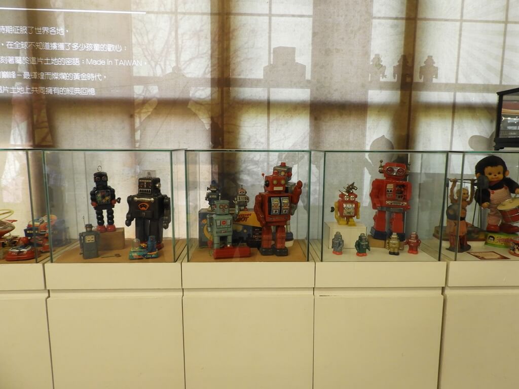 臺灣玩具博物館的圖片：鐵製機器人玩具展示