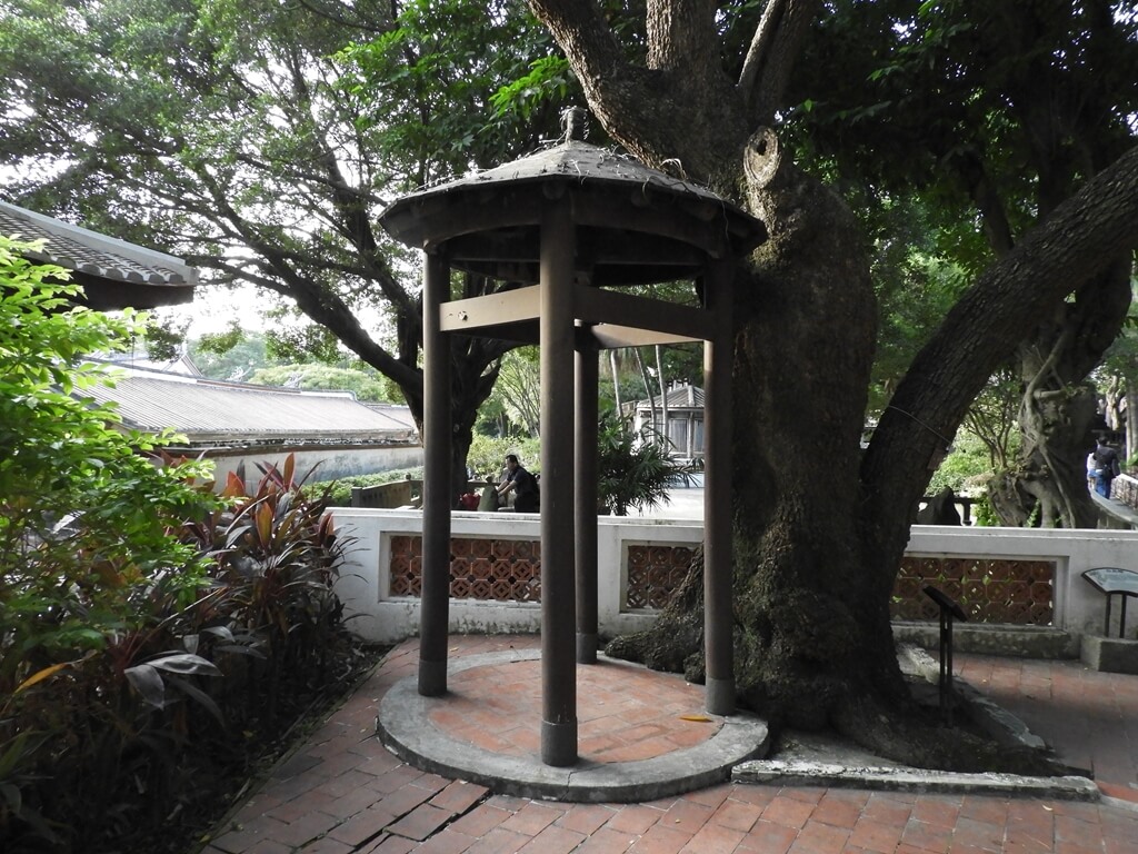 林本源園邸（板橋林家花園）的圖片：木造的圓頂亭