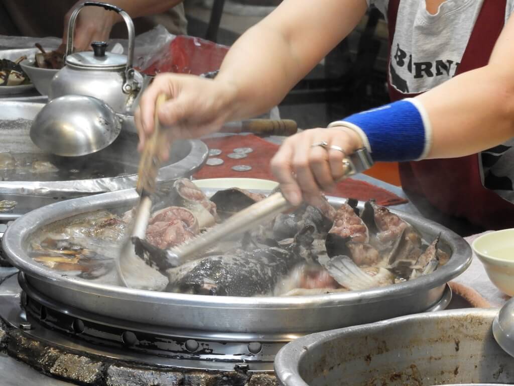 板橋湳雅觀光夜市（南雅夜市）的圖片：正在煮的土虱鍋