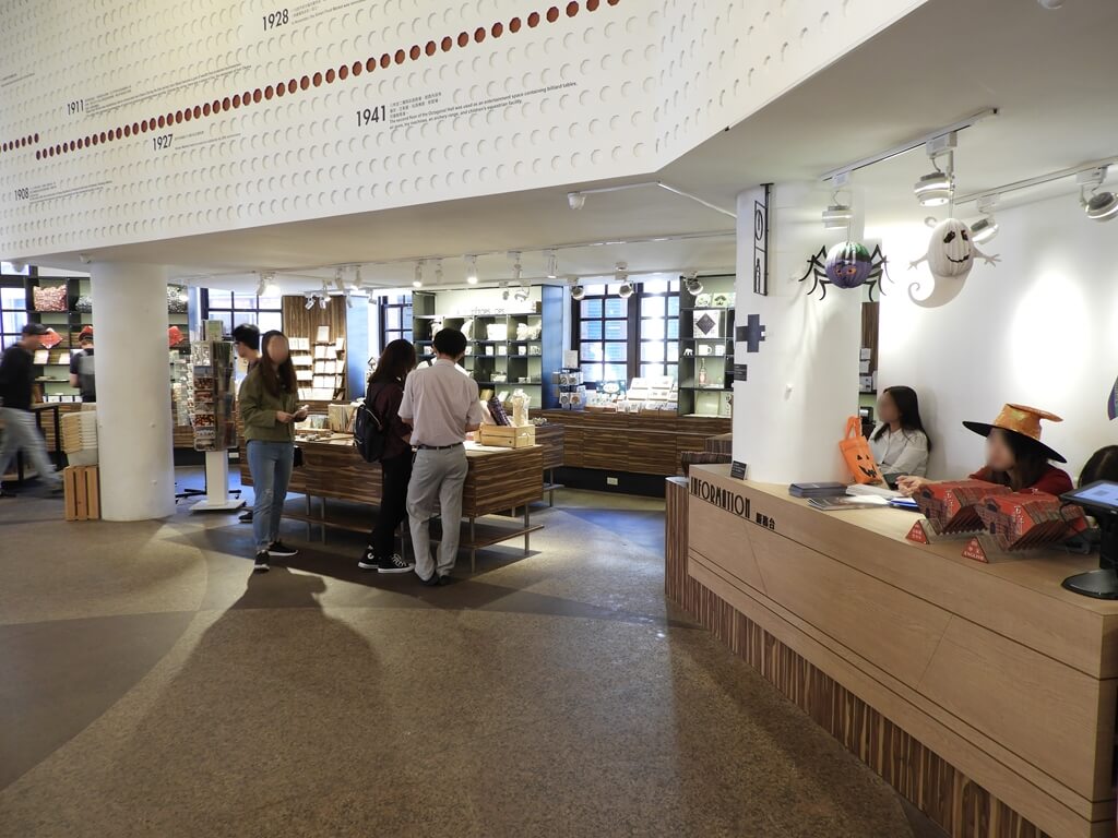 西門紅樓的圖片：服務台及商品區