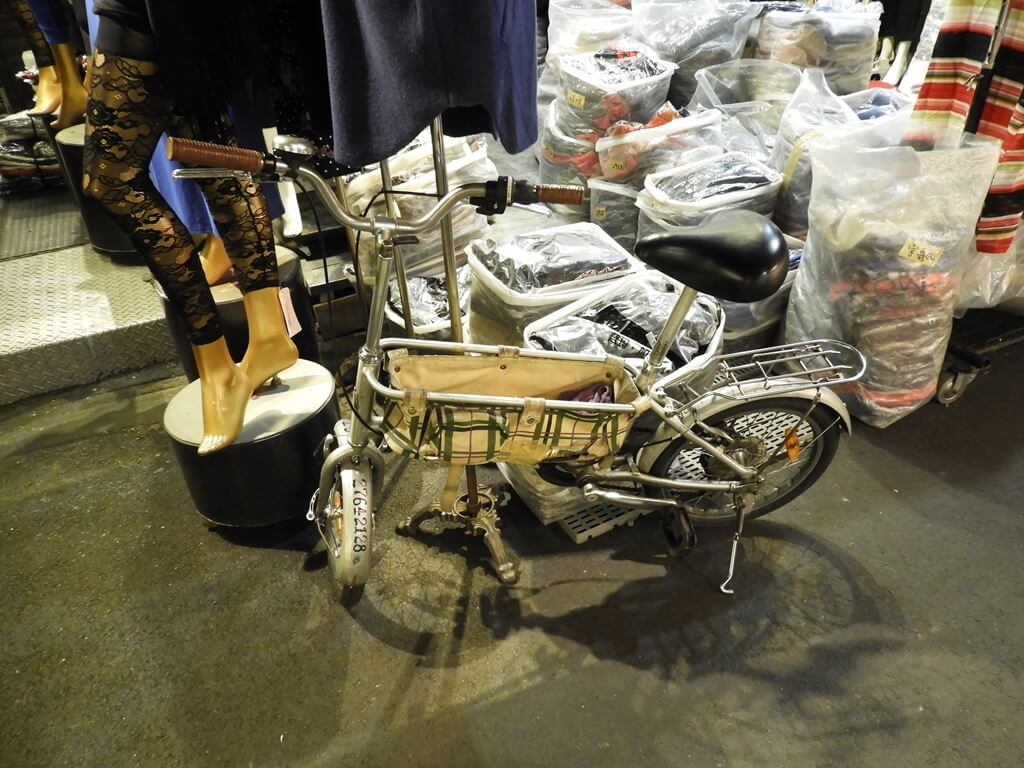 五分埔商圈的圖片：五分埔商圈內常見的小折腳踏車