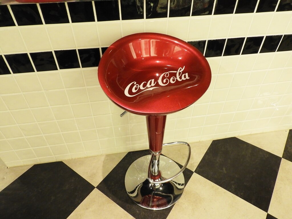 可口可樂世界（桃園可口可樂觀光工廠）的圖片：可口可樂高腳椅