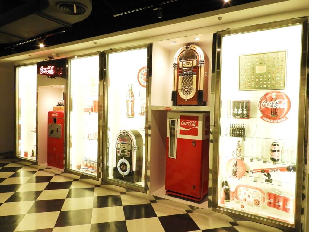 可口可樂世界（桃園可口可樂觀光工廠）的圖片：美式餐廳廚櫃