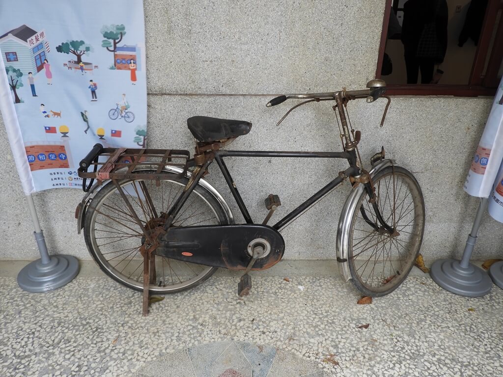 馬祖新村眷村文創園區的圖片：古老的腳踏車