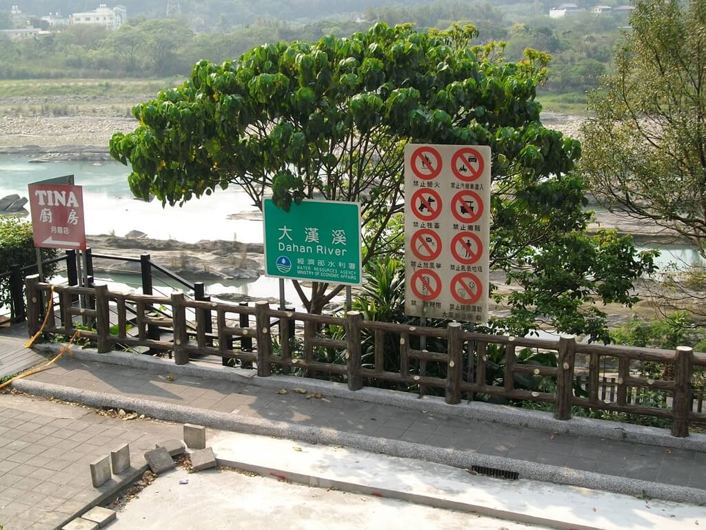 大溪橋的圖片：大漢溪標示