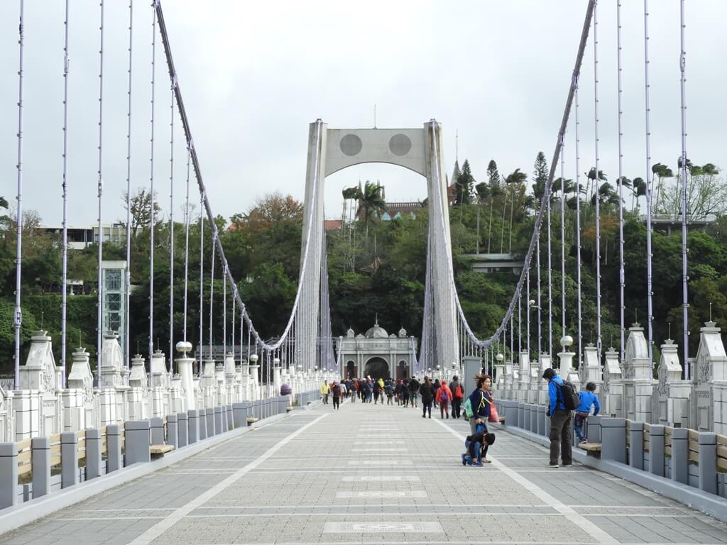 大溪橋的圖片：優美的大溪橋弧形下垂鋼索及高聳橋柱（123657681）