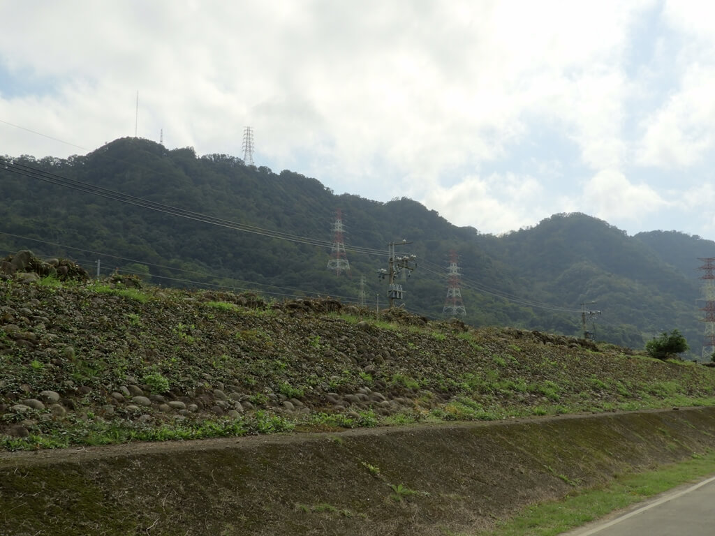 三鶯陶瓷河濱公園的圖片：遠山上的高壓電塔