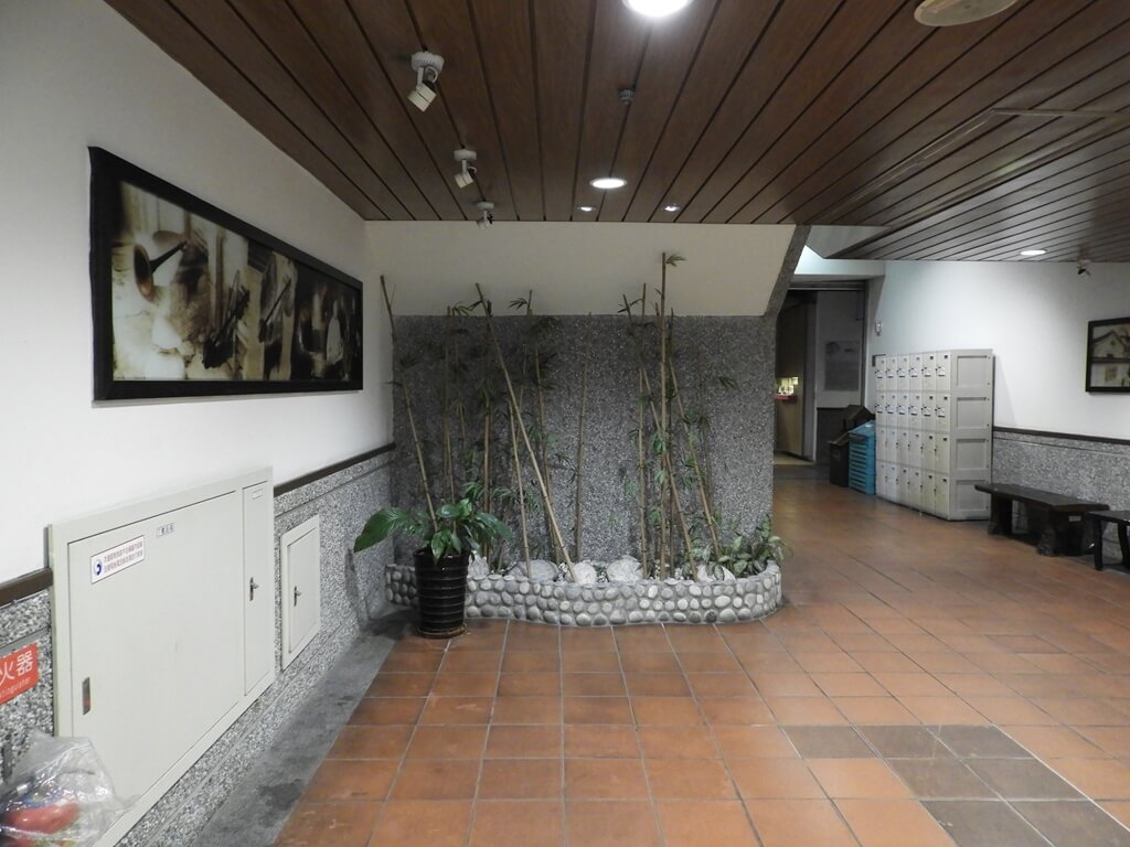 新北市客家文化園區的圖片：一樓廁所外的竹