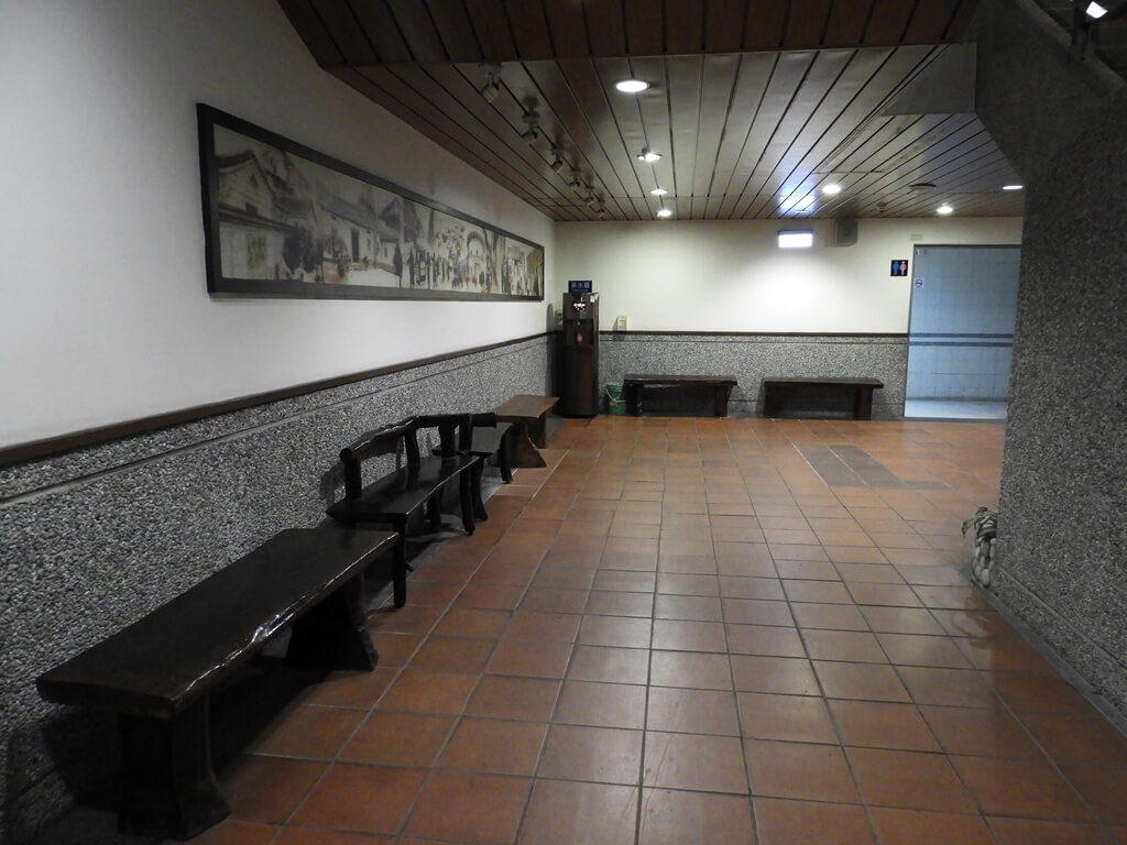 新北市客家文化園區的圖片：一樓廁所外的樣貌