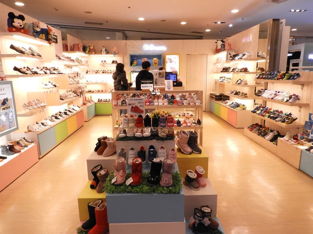 台茂購物中心的圖片：童鞋店
