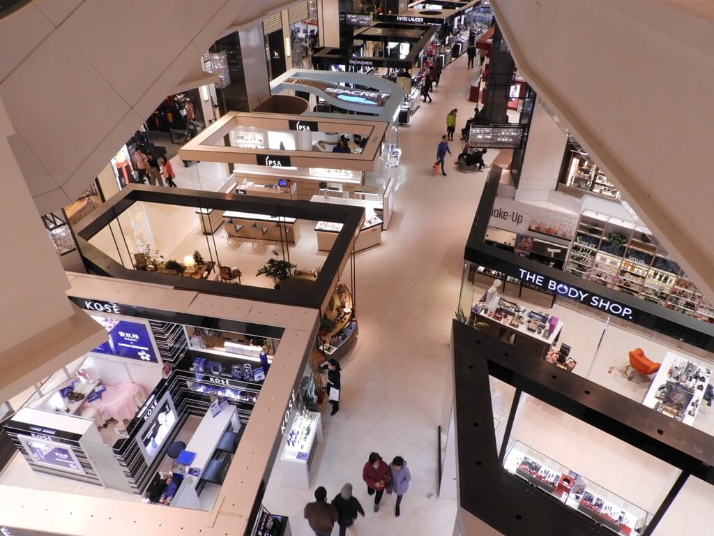台茂購物中心的圖片：鳥瞰 1F 化妝品保養品區