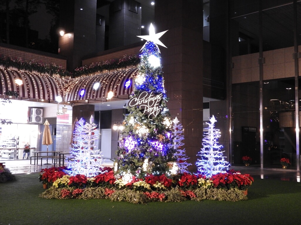 中山地下街（台北市）的圖片：爵士廣場戶外聖誕樹