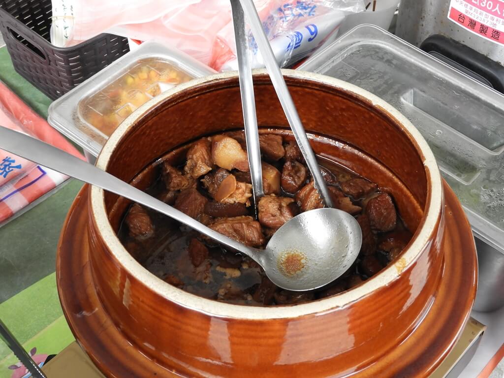 新瓦屋客家文化園區（保存區）的圖片：用陶鍋滷的爌肉，香氣四溢