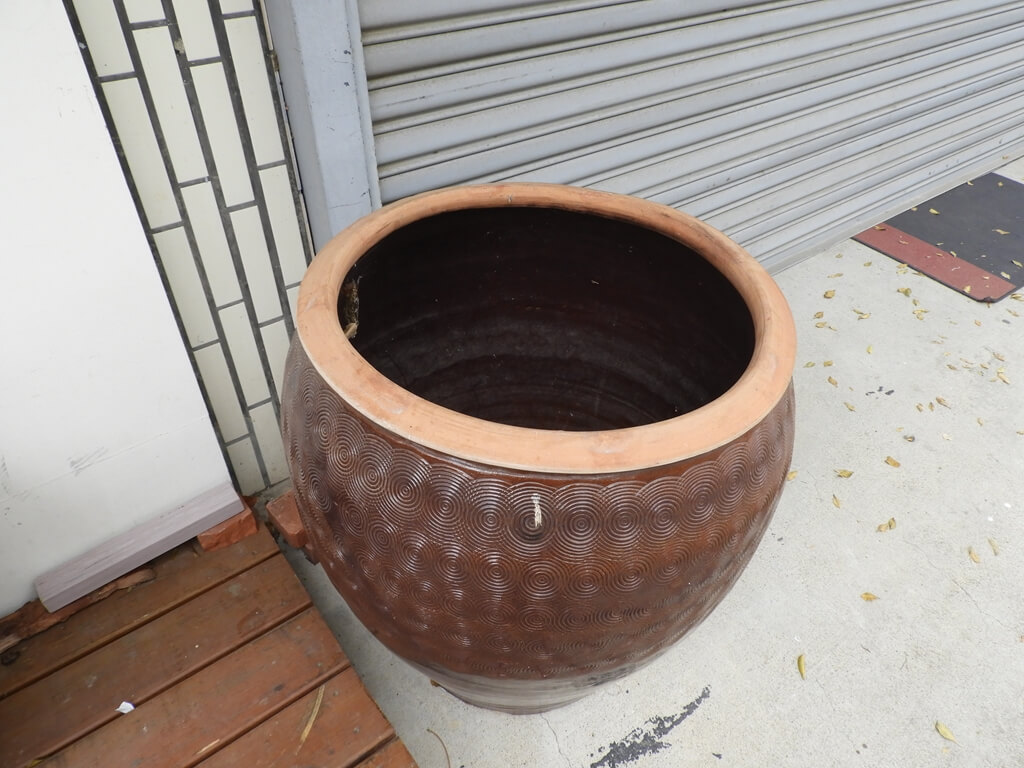 新瓦屋客家文化園區（保存區）的圖片：陶水缸
