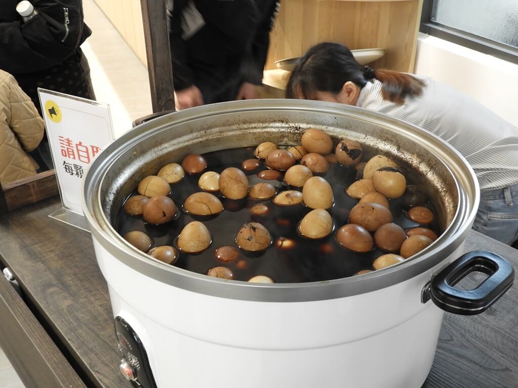 蛋寶生技不老村（結束營業）的圖片：一大鍋的茶葉蛋