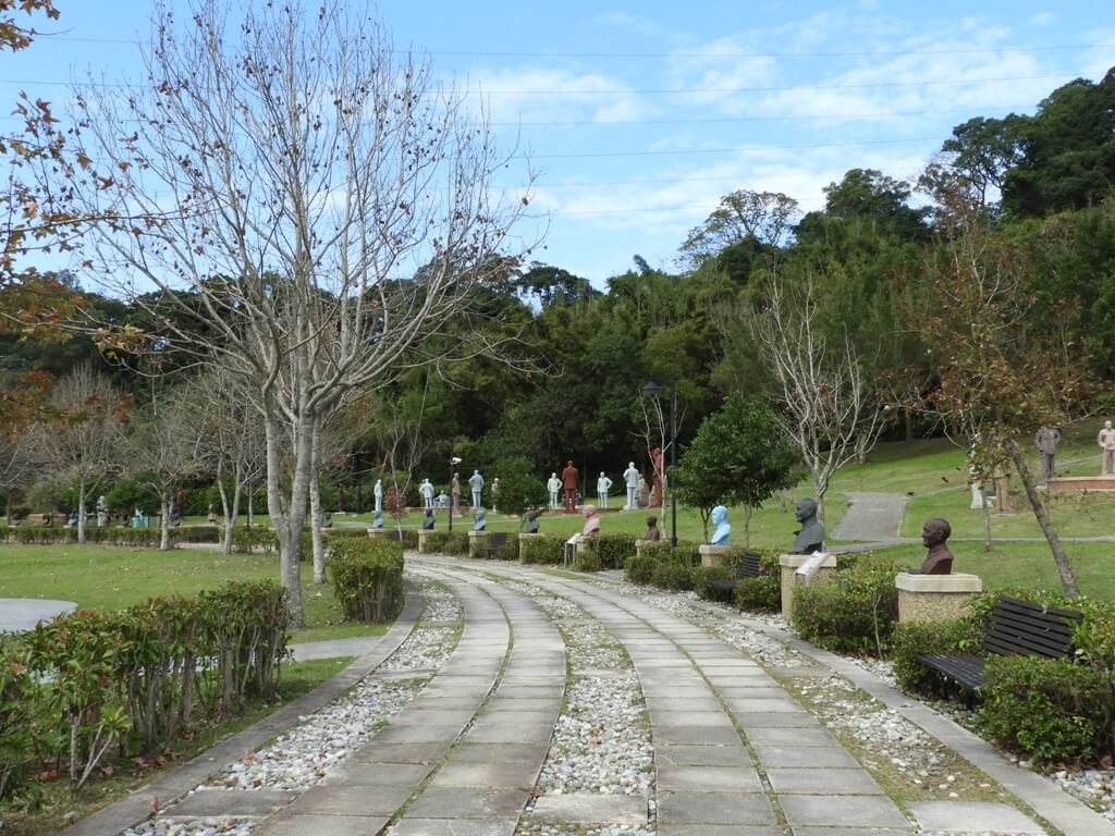 慈湖陵寢（前慈湖）的圖片：慈湖蔣公銅像公園步道