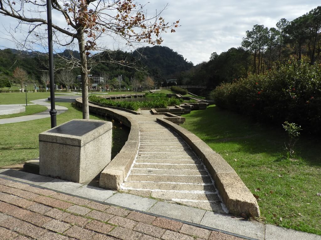 慈湖陵寢（前慈湖）的圖片：慈湖蔣公銅像公園（123658909）