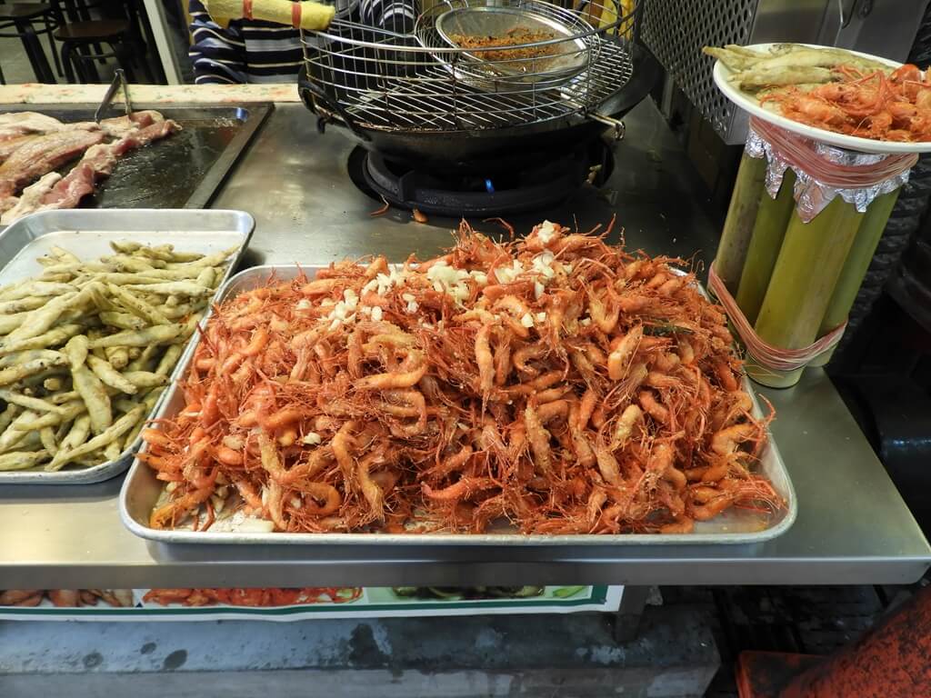 烏來風景區的圖片：烏來老街內餐廳的炸溪哥魚、炸溪蝦