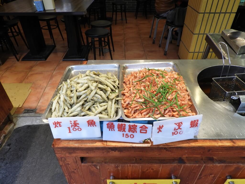 烏來老街的圖片：炒溪魚、炸溪蝦