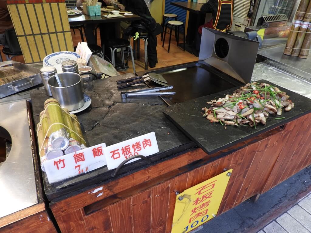 烏來老街的圖片：竹筒飯、石板烤肉