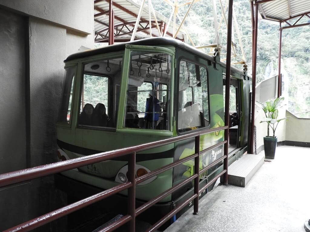 雲仙樂園的圖片：在纜車站停靠的空中纜車