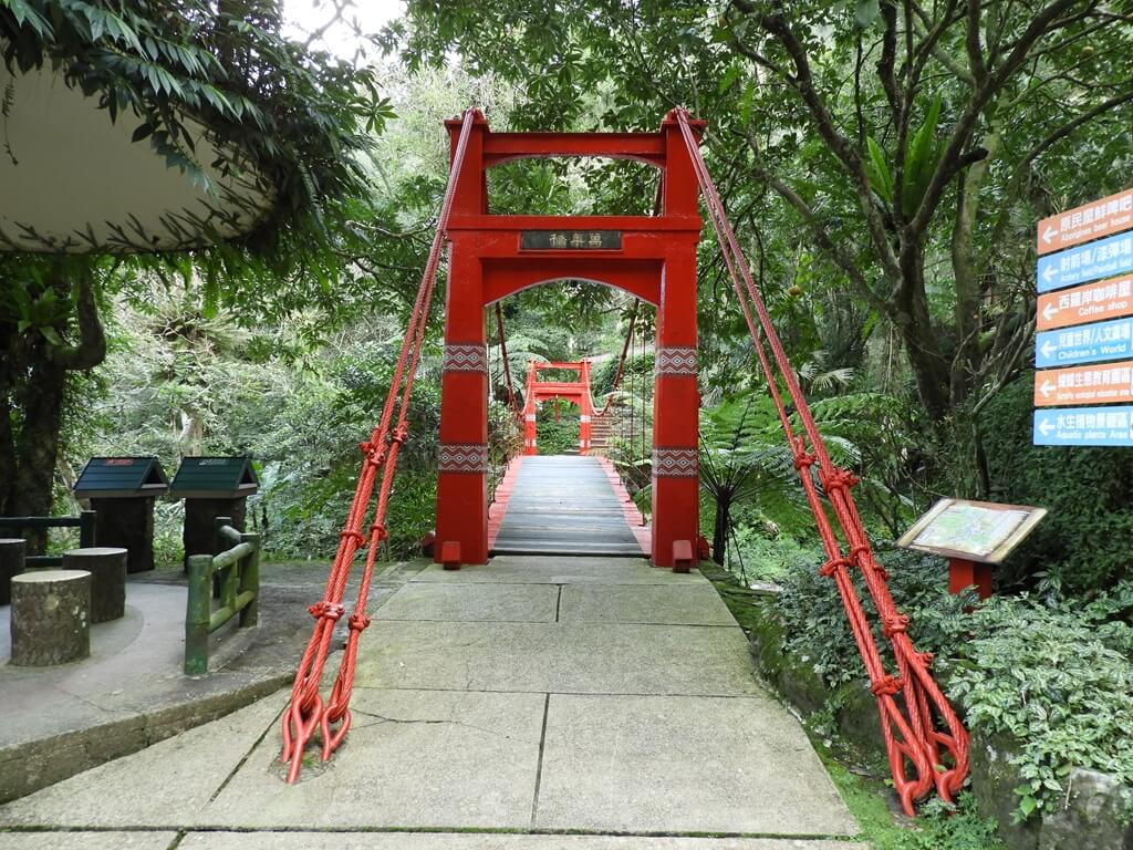 雲仙樂園的圖片：鮮紅色的萬年橋