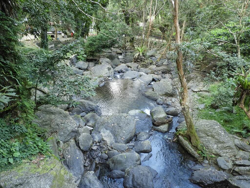 雲仙樂園的圖片：清澈乾淨的溪水