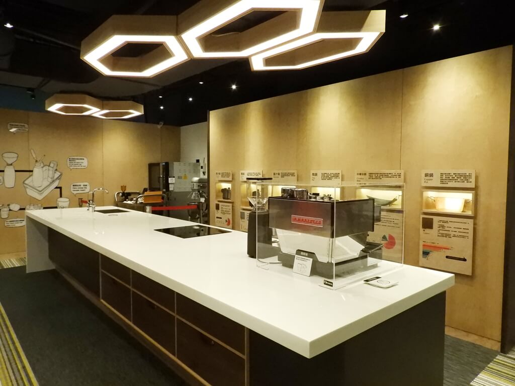 國立臺灣科學教育館的圖片：未來廚房的流理臺及咖啡機