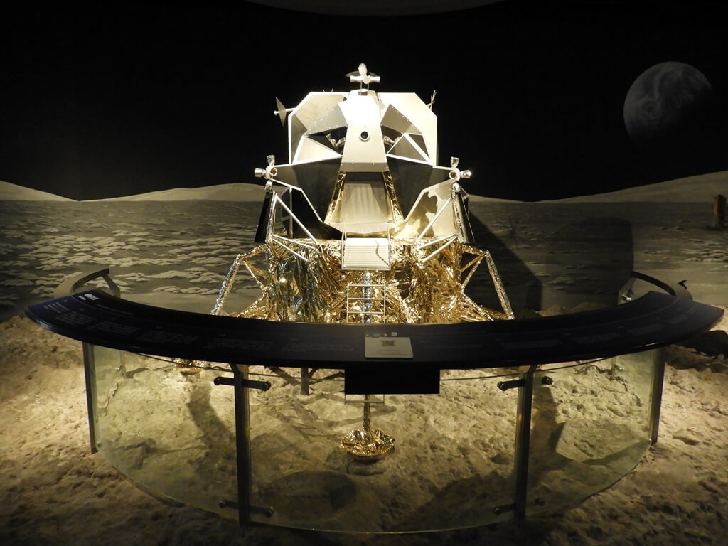 臺北市立天文科學教育館的圖片：月球上的太空探索設備展示