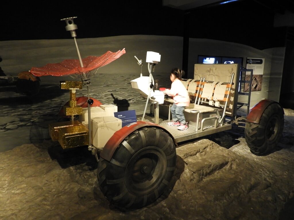 臺北市立天文科學教育館的圖片：月球上的太空車展示
