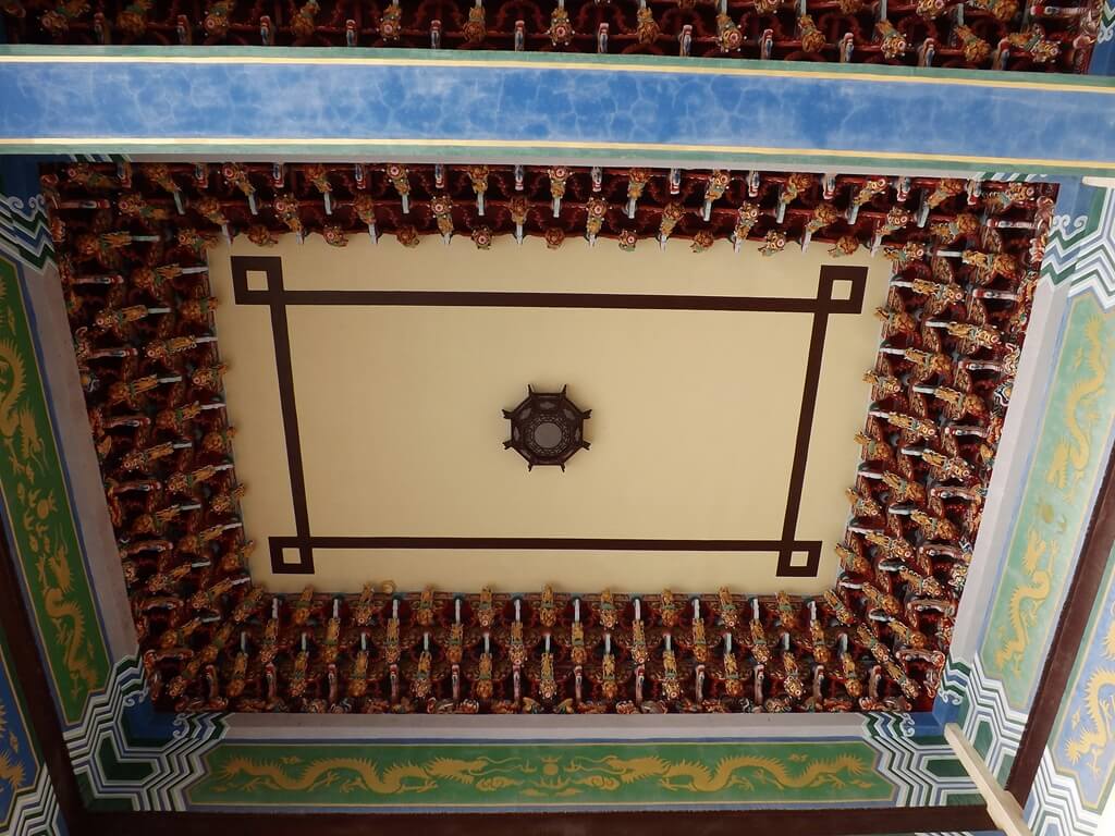 桃園市孔廟的圖片：屋頂上的美麗裝飾
