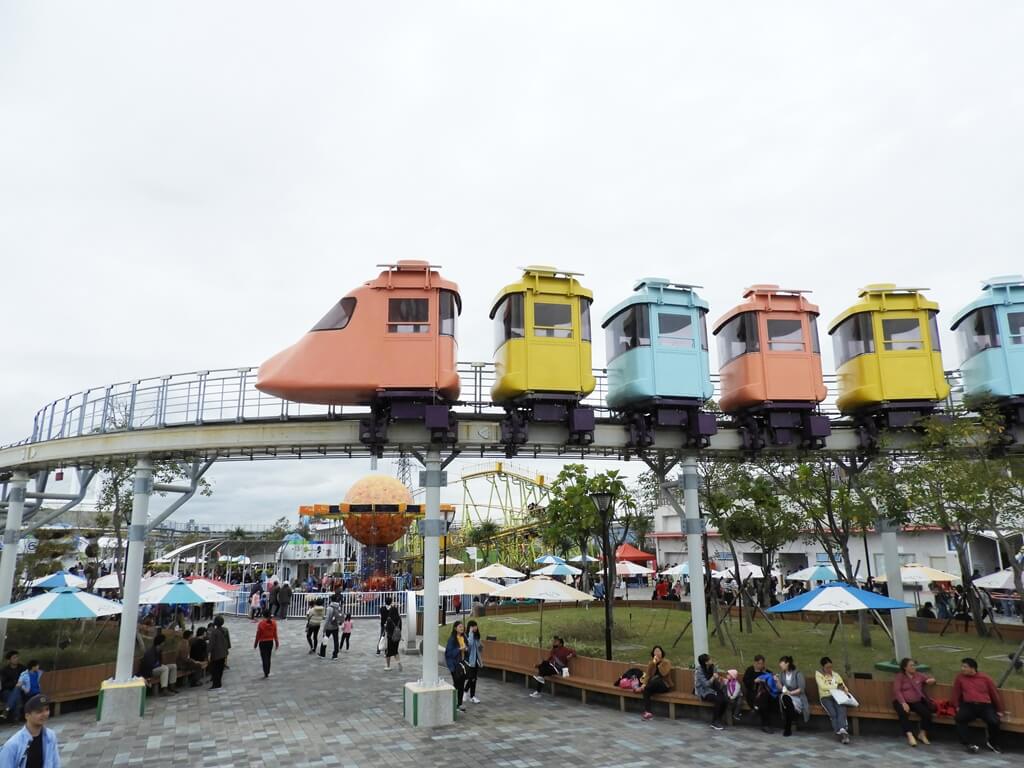 臺北市兒童新樂園的圖片：半空中的小火車（銀河號）
