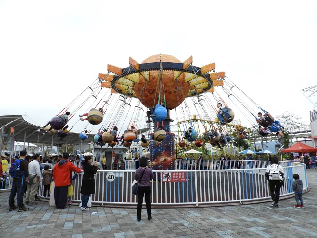 臺北市兒童新樂園的圖片：飛起來的宇宙迴旋