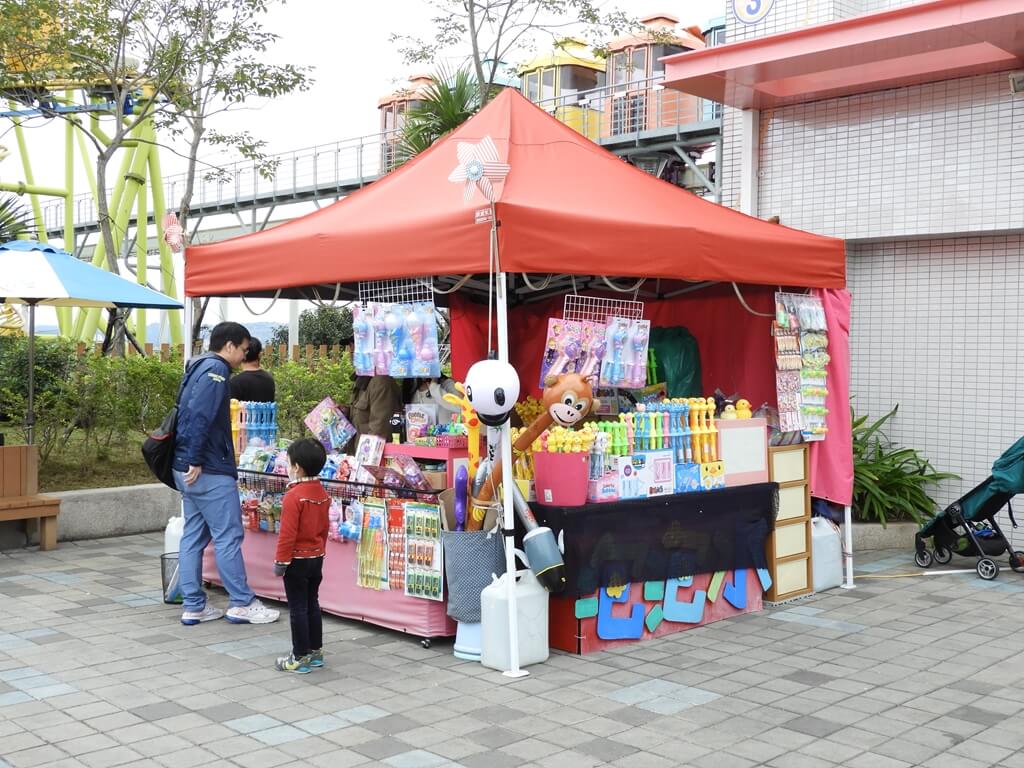 臺北市兒童新樂園的圖片：兒童玩具商品販售攤位