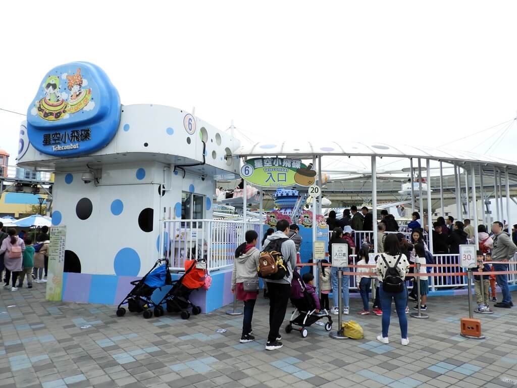 臺北市兒童新樂園的圖片：6 星空小飛碟排隊處