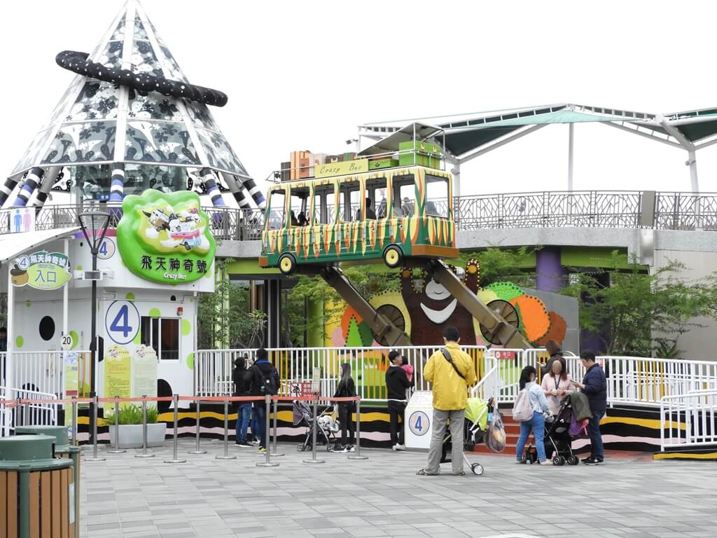 臺北市兒童新樂園的圖片：升起的飛天神奇號
