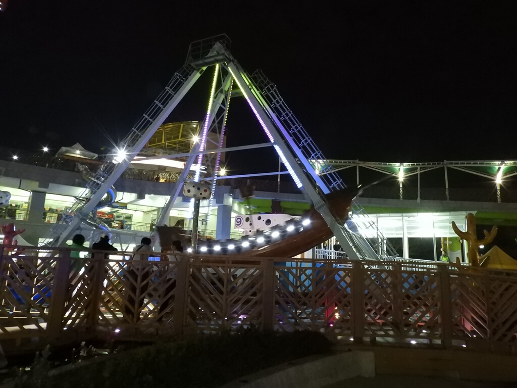 臺北市兒童新樂園的圖片：夜晚的尋寶船