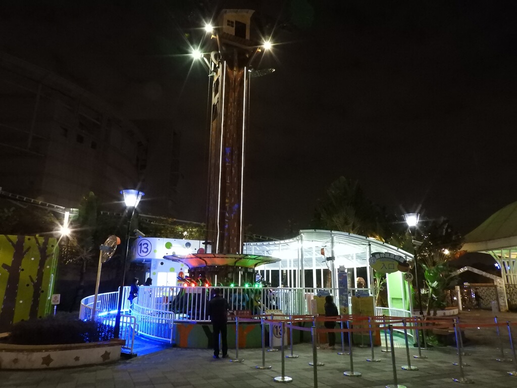 臺北市兒童新樂園的圖片：夜晚的叢林吼吼樹屋