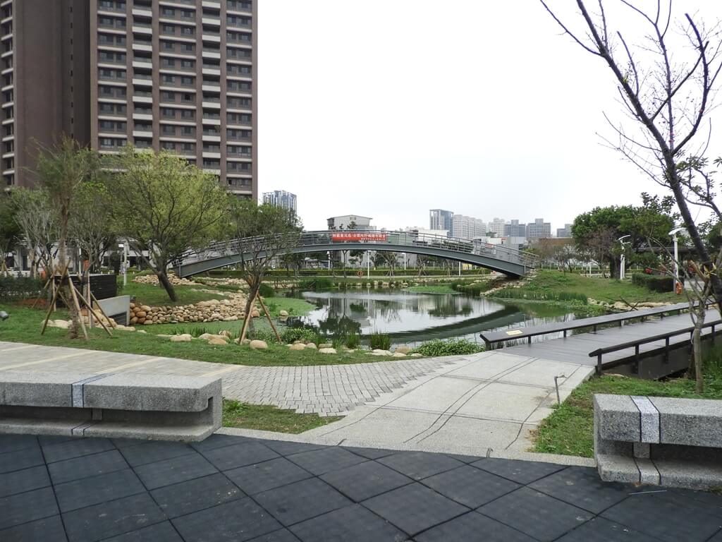 桃園風禾公園的圖片：景觀橋與生態水池