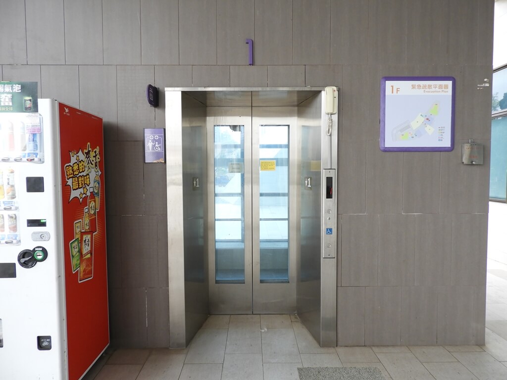 桃園風禾公園的圖片：防災管理中心的無障礙電梯