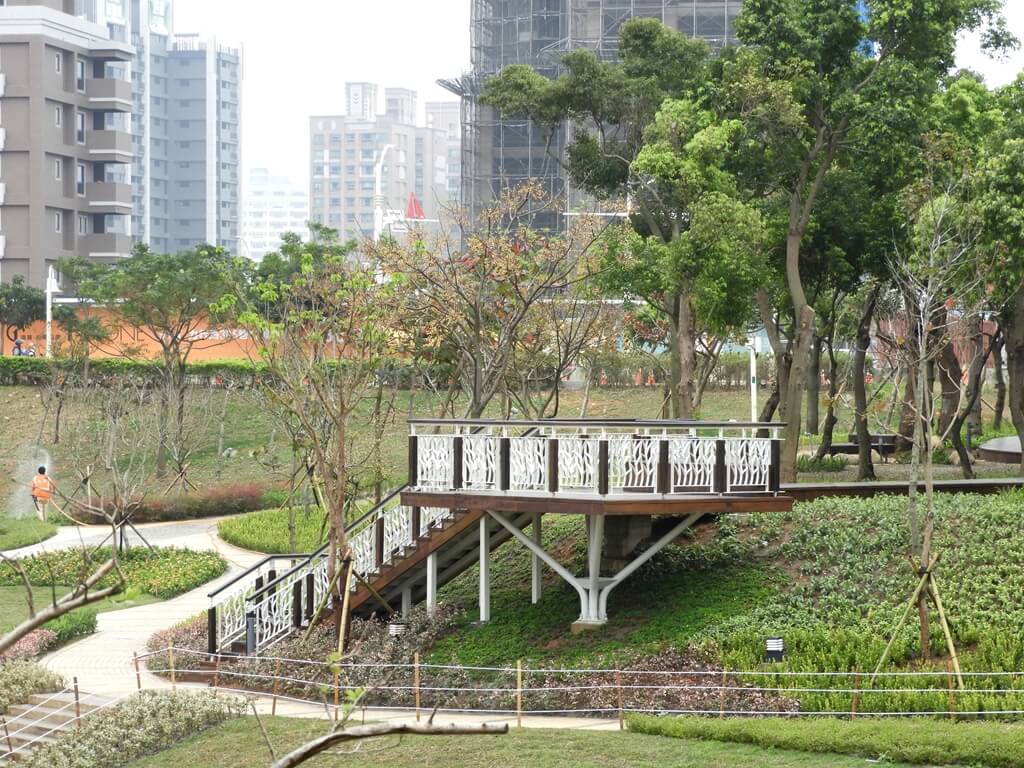 桃園風禾公園的圖片：騰空的木棧觀景台
